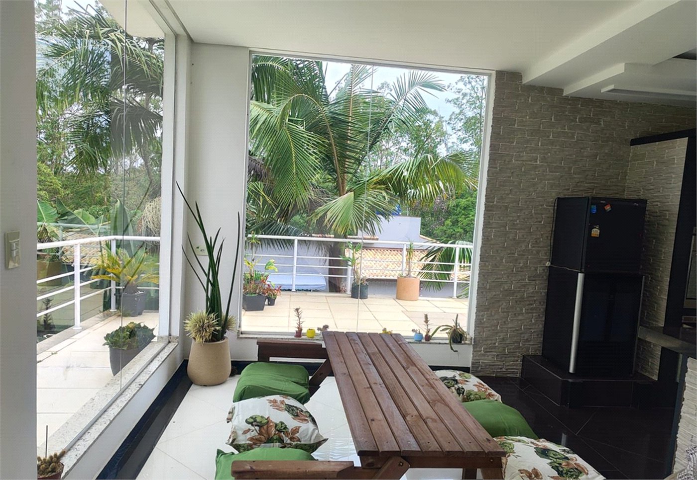 Casa à venda com 3 quartos, sendo 1 suíte, no condomínio Clube Florada Suzano, Suzano - SP