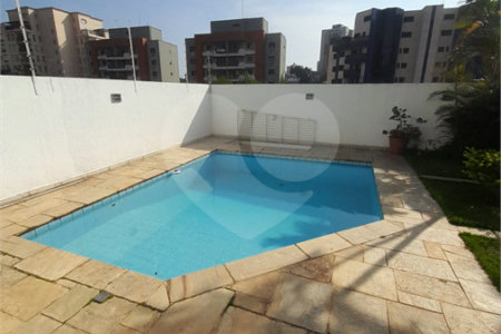 Casa para alugar com 3 quartos, sendo 1 suíte,  em Vila Sônia, São Paulo, SP