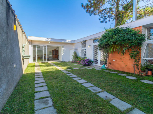 Casa à venda com 3 quartos, sendo 1 suíte,  em Alto da Boa Vista, São Paulo, SP