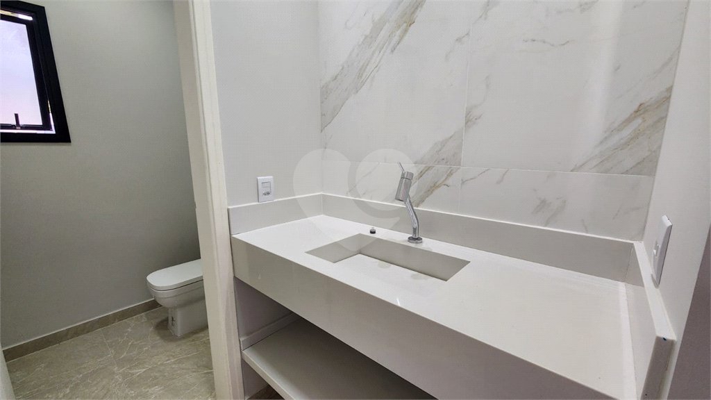 Casa à venda com 3 suítes no condomínio Santa Isabel I, Louveira - SP