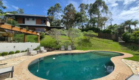 Casa à venda com 3 suítes no condomínio Suíça da Cantareira, Mairiporã - SP