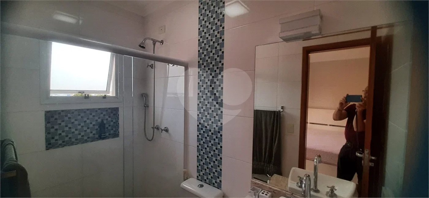 Casa à venda com 3 quartos, sendo 2 suítes, no condomínio Mário Araújo, São Paulo - SP