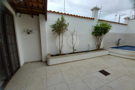 Casa à venda com 4 quartos, sendo 1 suíte,  em Vila Oliveira, Mogi das Cruzes, SP