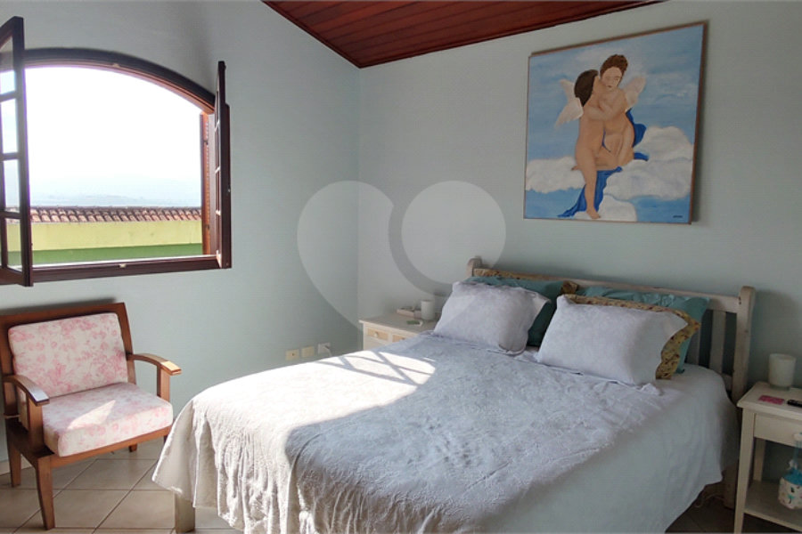 Casa à venda com 3 quartos, sendo 1 suíte, no Centro, Extrema, MG
