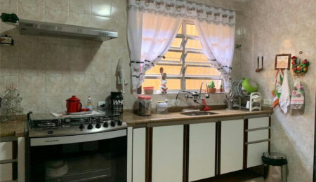 Sobrado à venda com 3 quartos, sendo 1 suíte,  em Vila Sabrina, São Paulo, SP