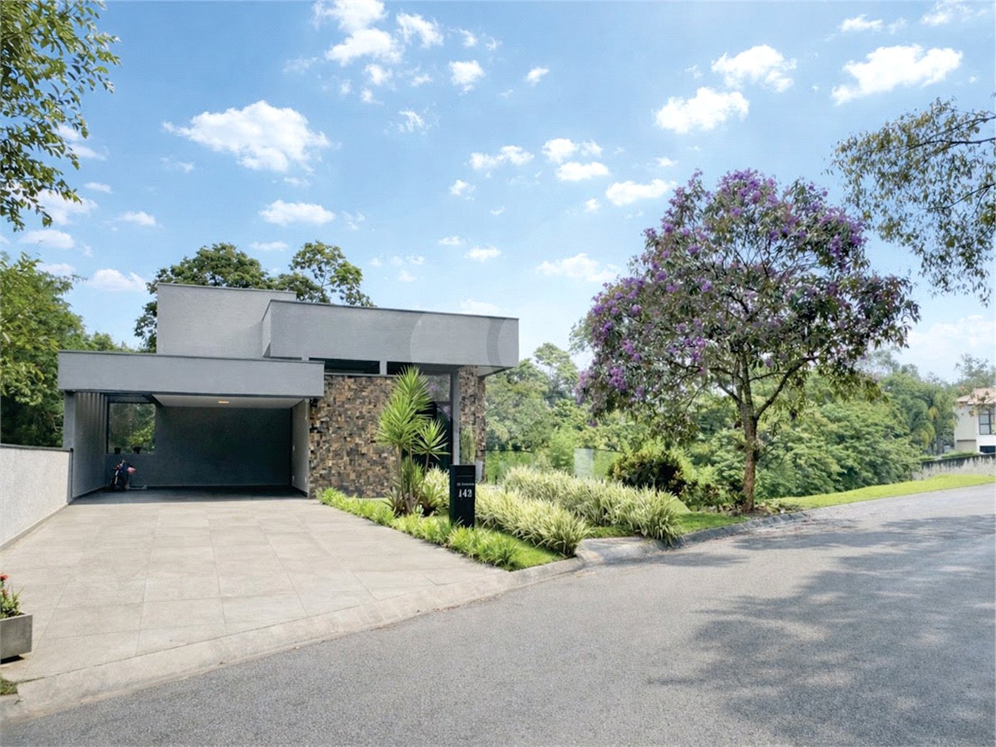 Casa à venda com 3 suítes no condomínio Reserva Santa Maria, Jandira - SP