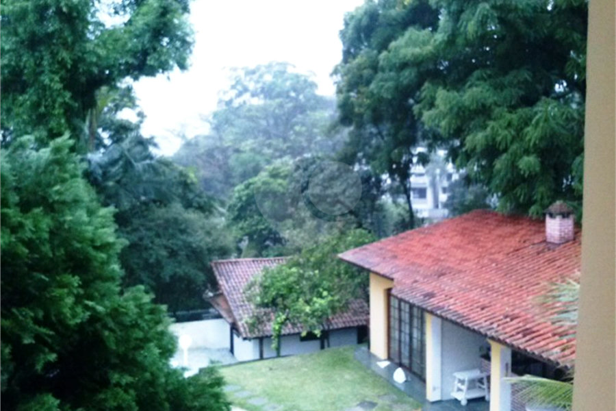 Sobrado à venda com 4 quartos, sendo 2 suítes, em Horto, São Paulo, SP