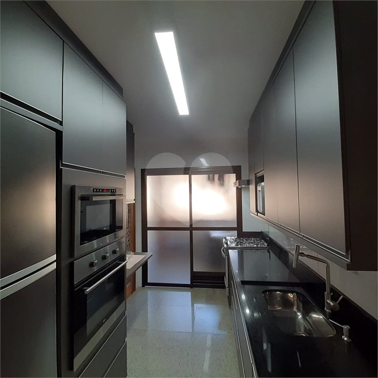 Apartamento à venda com 3 quartos, sendo 1 suíte, em Campo Belo, São Paulo, SP