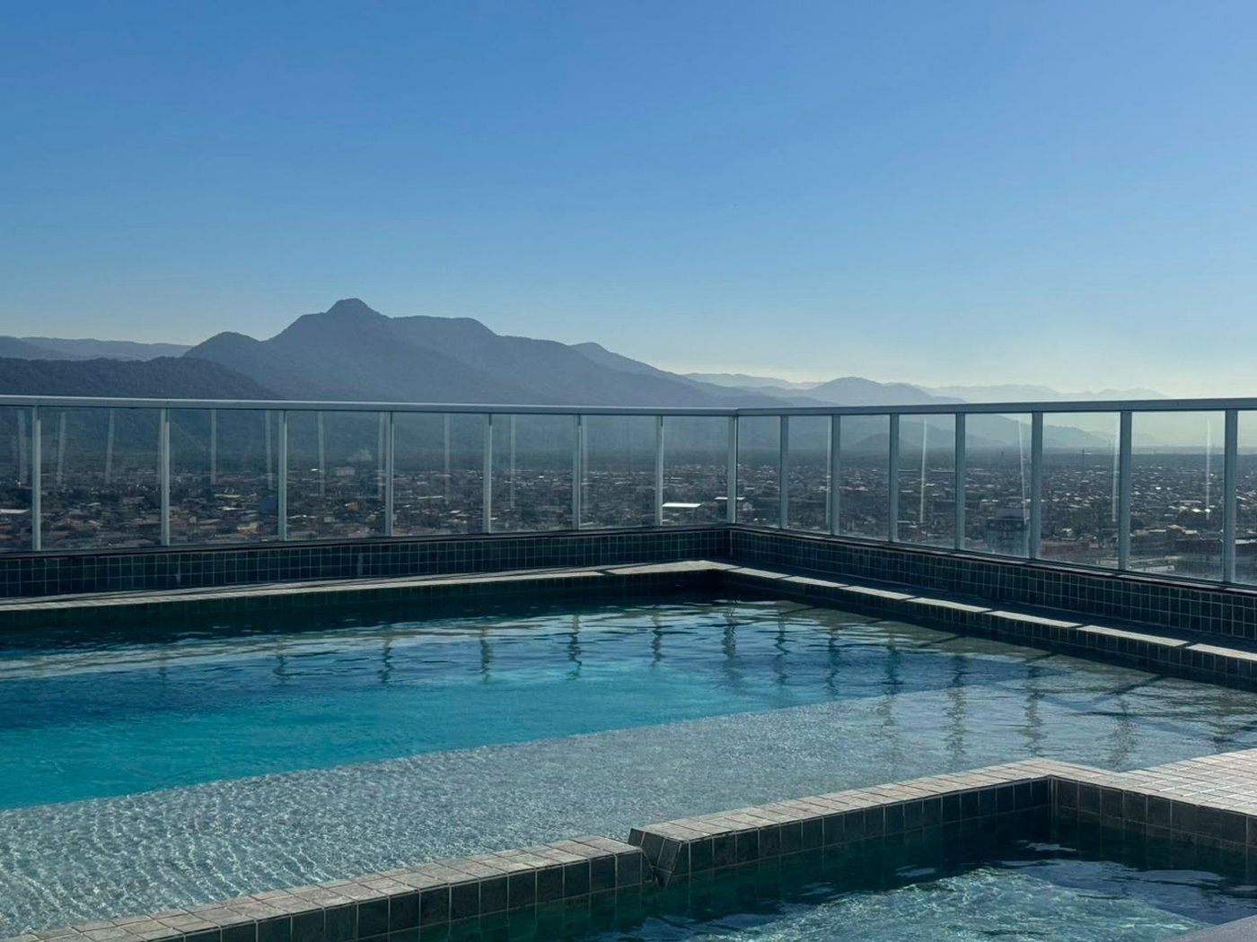 Apartamento à venda com 1 suíte em Caiçara, Praia Grande, SP