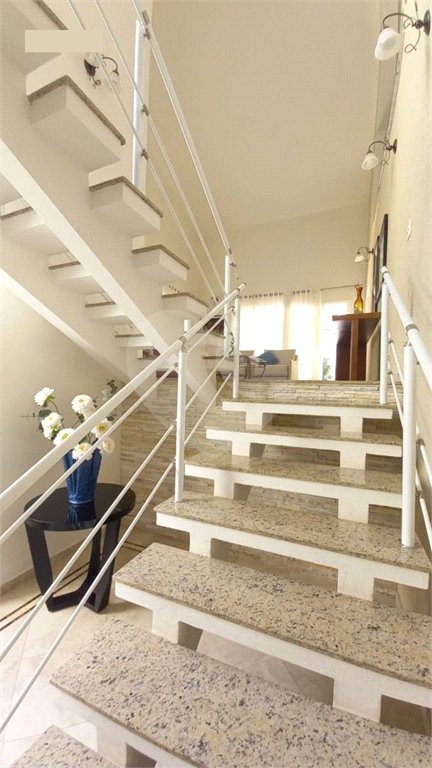Casa à venda com 3 suítes no condomínio Residencial Parque Arco-íris, Atibaia - SP