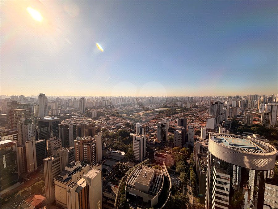 Apartamento para alugar com 3 suítes em Brooklin, São Paulo, SP