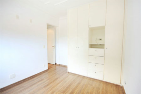 Apartamento à venda com 3 quartos, sendo 1 suíte, em Alto da Boa Vista, São Paulo, SP