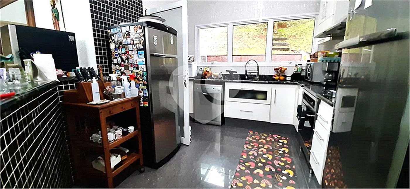 Casa à venda com 3 quartos, sendo 1 suíte, no condomínio Suíça da Cantareira, Mairiporã - SP