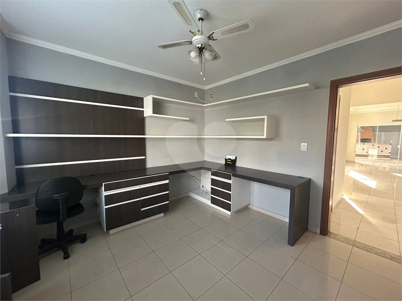 Casa à venda com 4 quartos, sendo 1 suíte,  no condomínio Lago da Boa Vista, Sorocaba - SP