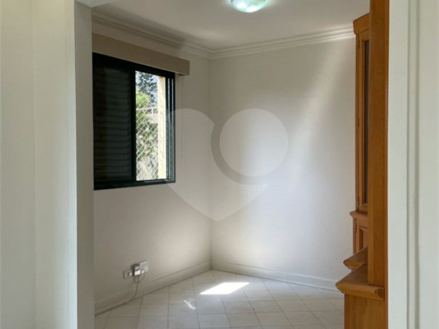 Apartamento à venda com 3 quartos, sendo 1 suíte,  em Morumbi, São Paulo, SP