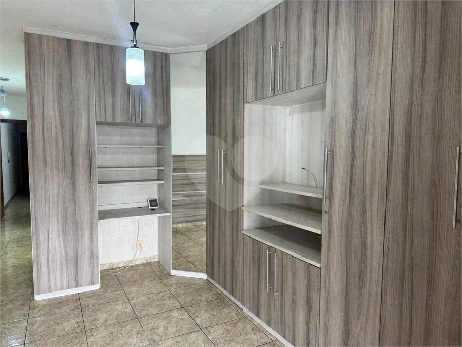 Sobrado à venda ou para alugar com 3 suítes em Vila Sônia, São Paulo, SP