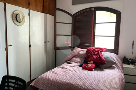 Sobrado à venda com 4 quartos, sendo 1 suíte, em Parada Inglesa, São Paulo, SP