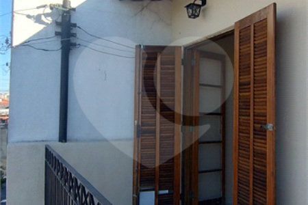 Sobrado à venda com 4 quartos, sendo 1 suíte, em Vila Nivi, São Paulo, SP
