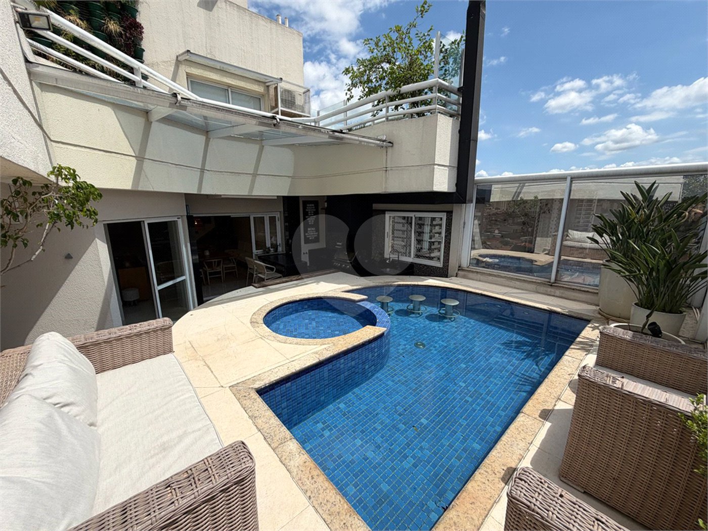 Triplex à venda com 4 suítes em Santa Teresinha, São Paulo, SP