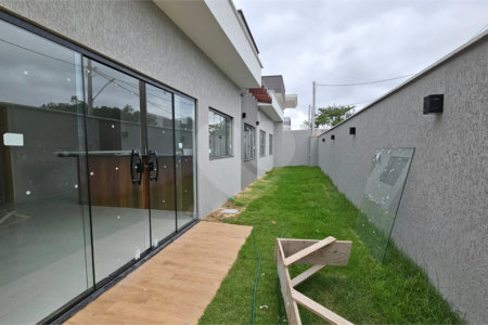 Casa à venda com 3 quartos, sendo 1 suíte, no condomínio Grand Park, Rio de Janeiro - RJ