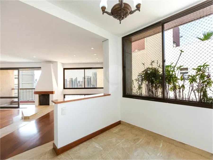 Apartamento à venda ou para alugar com 3 suítes em Real Parque, São Paulo, SP