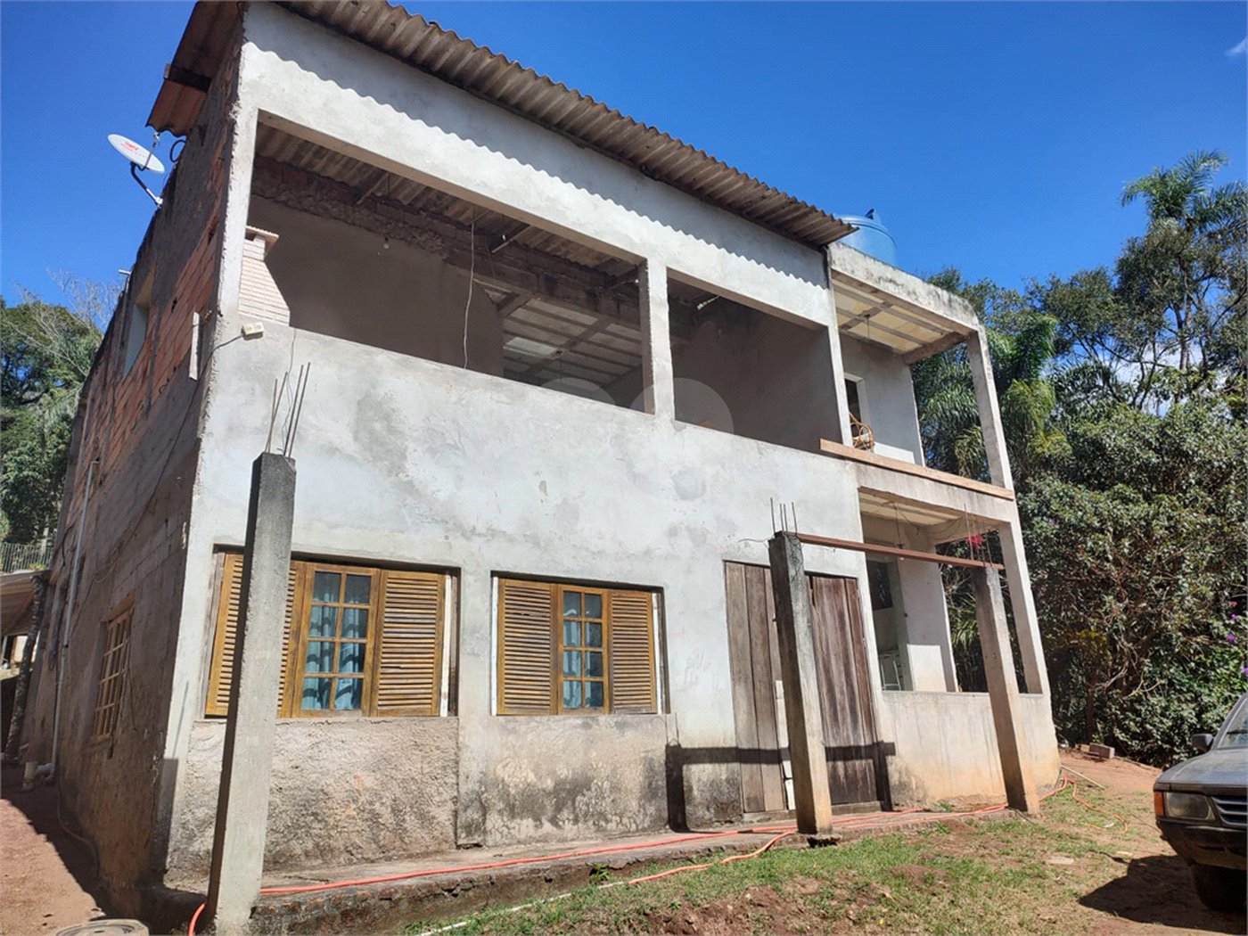 Sobrado à venda com 5 quartos, sendo 4 suítes, em Serra da Cantareira, Mairiporã, SP