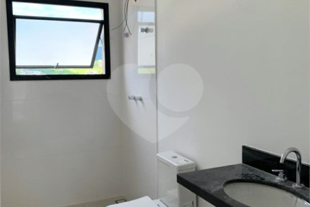 Casa à venda com 3 suítes no condomínio Residencial Celina, Atibaia - SP