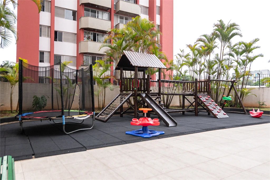 Apartamento à venda com 3 quartos, sendo 1 suíte,  em Vila Madalena, São Paulo, SP