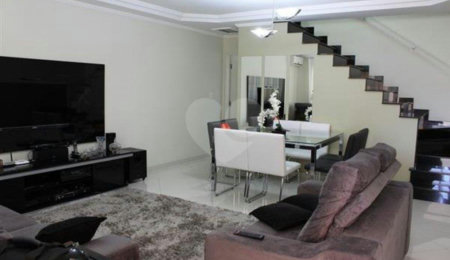 Sobrado à venda com 3 suítes em Vila Nivi, São Paulo, SP