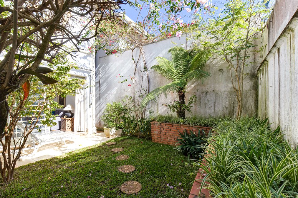 Casa de Vila à venda com 4 quartos, sendo 1 suíte, em Alto da Boa Vista, São Paulo, SP