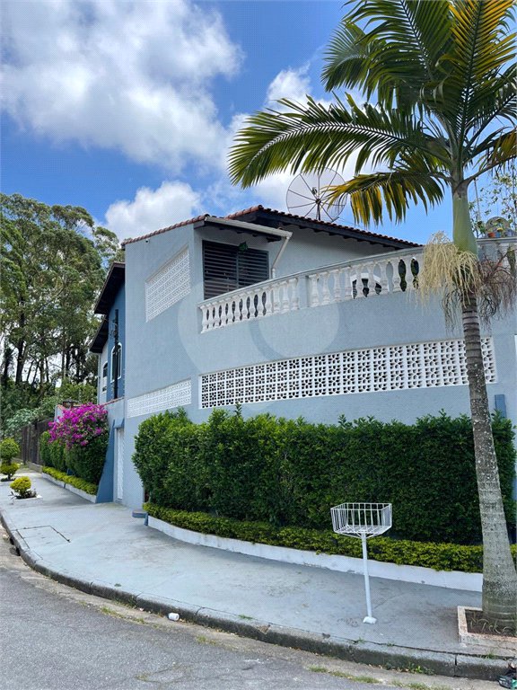 Sobrado à venda com 4 quartos, sendo 1 suíte,  em Jardim Las Vegas, Santo André, SP