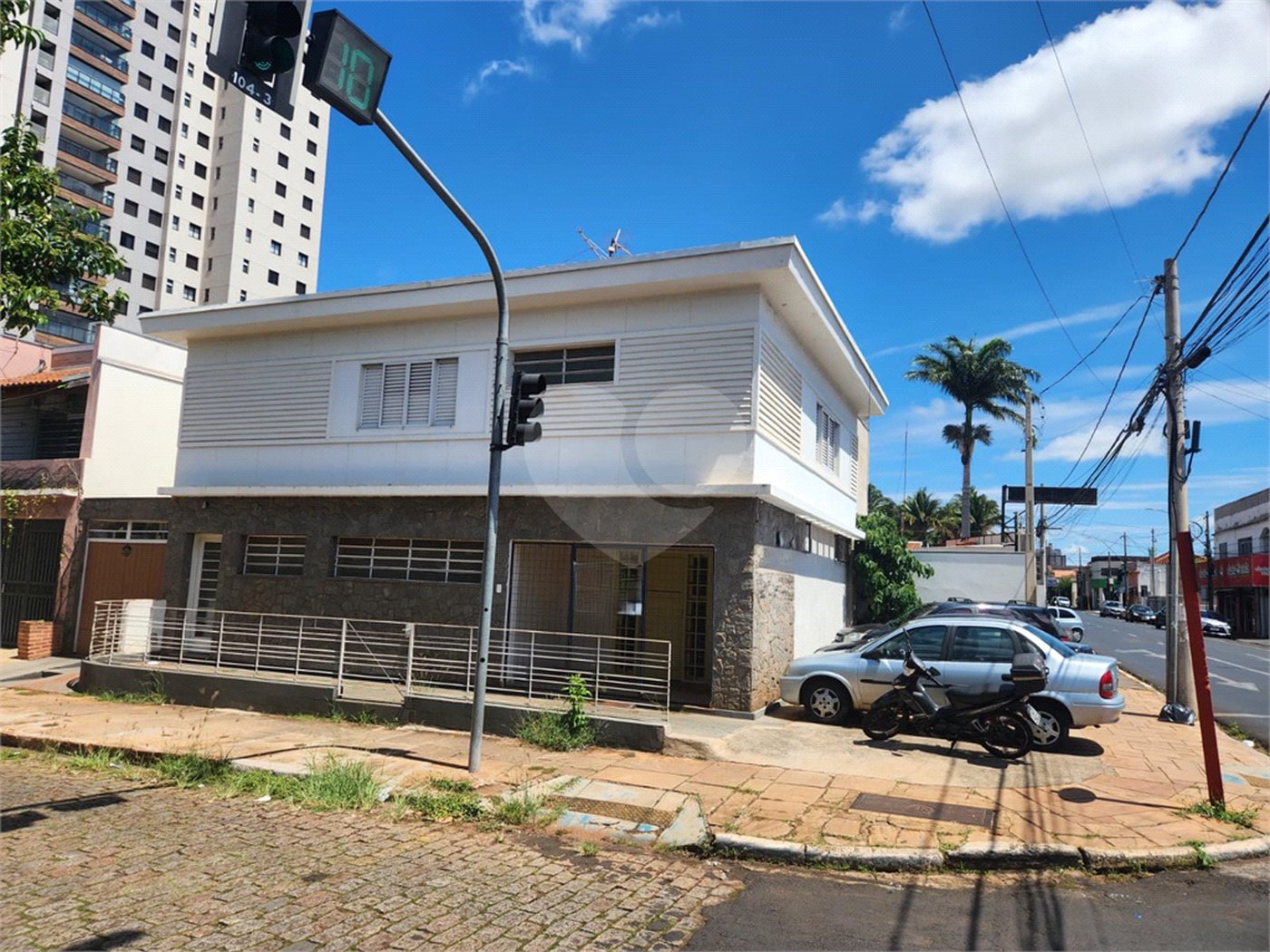 Sobrado à venda com 4 quartos, sendo 1 suíte, no Centro, Araraquara, SP