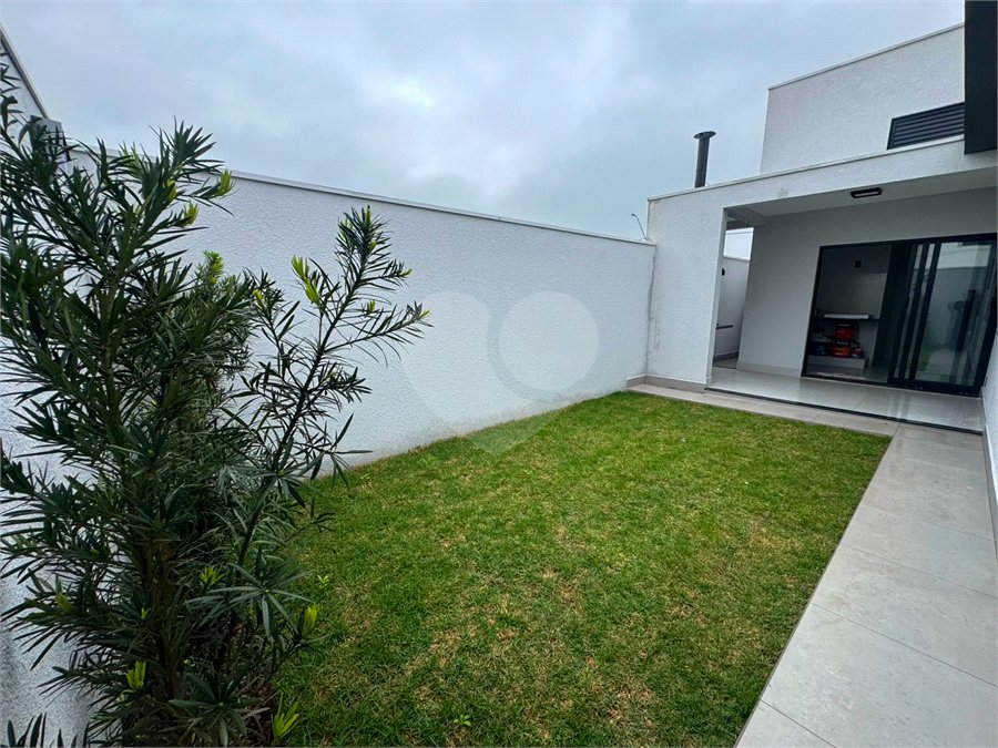 Casa à venda com 2 quartos, sendo 1 suíte, no condomínio Tivolli, Itapetininga - SP