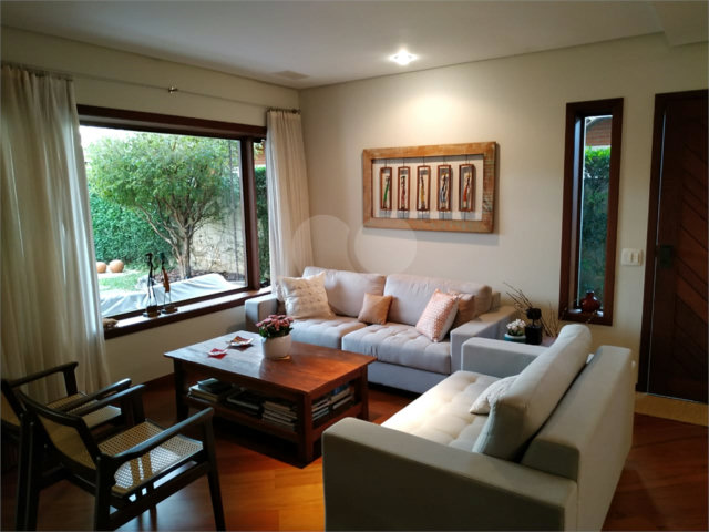 Casa à venda com 3 suítes em Interlagos, São Paulo, SP