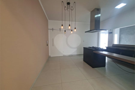 Casa à venda ou para alugar com 3 quartos, sendo 1 suíte, em Vila Aparecida, Itapetininga, SP