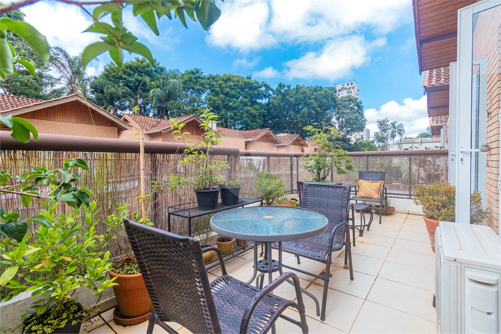 Casa à venda com 4 suítes no condomínio Vila Inglesa, São Paulo - SP