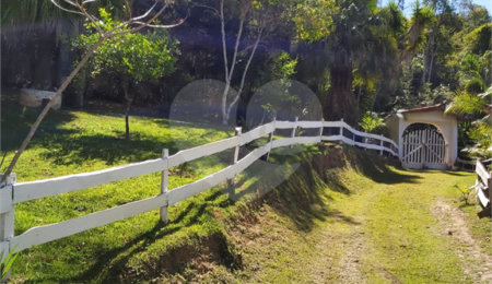 Sítio à venda com 2 quartos, sendo 1 suíte,  no Centro, Salesópolis, SP