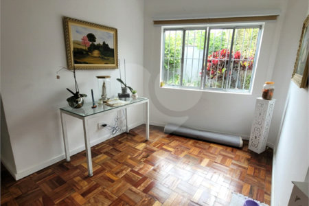 Casa Térrea à venda com 4 quartos, sendo 1 suíte,  em Vila Nova Socorro, Mogi das Cruzes, SP