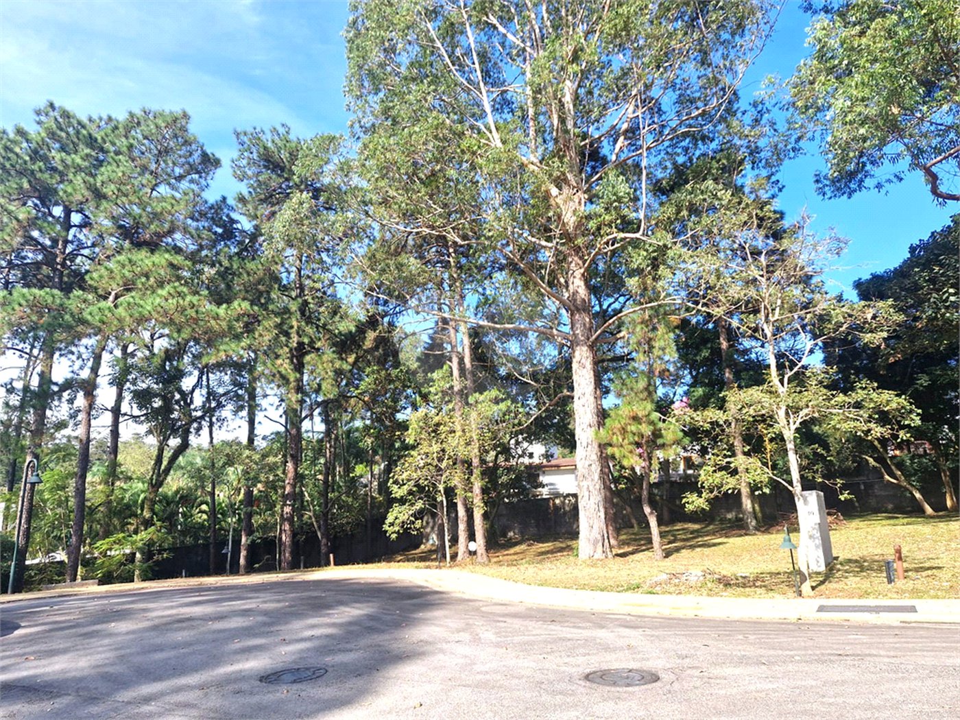 Terreno à venda no condomínio Chácara Santa Helena, São Paulo - SP