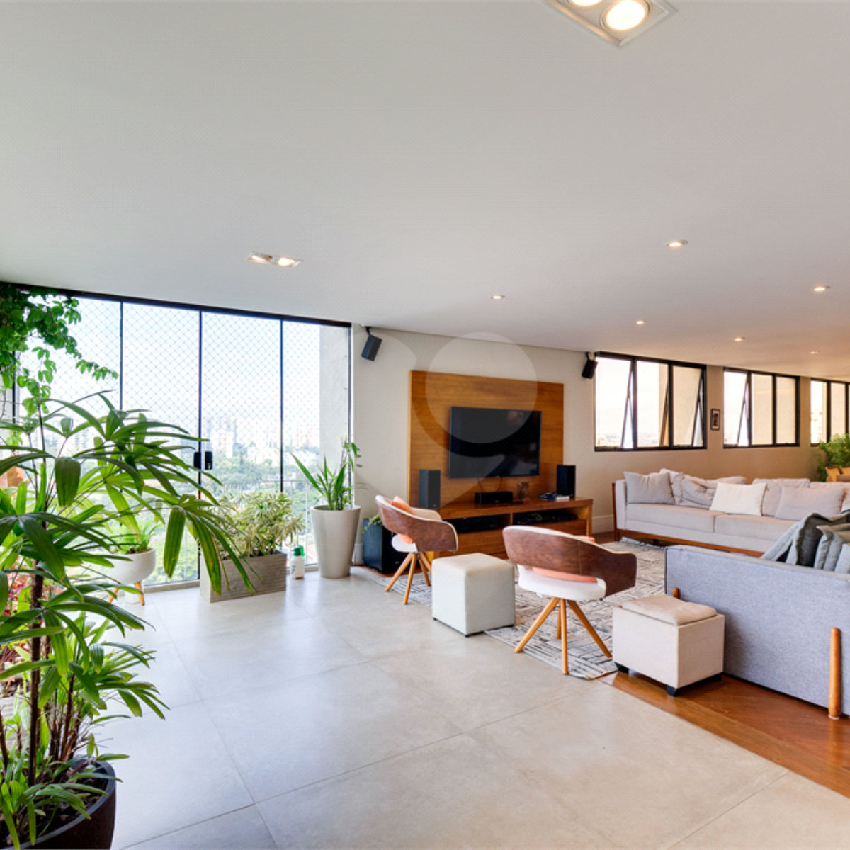 Apartamento à venda com 3 quartos, sendo 2 suítes,  em Alto da Boa Vista, São Paulo, SP