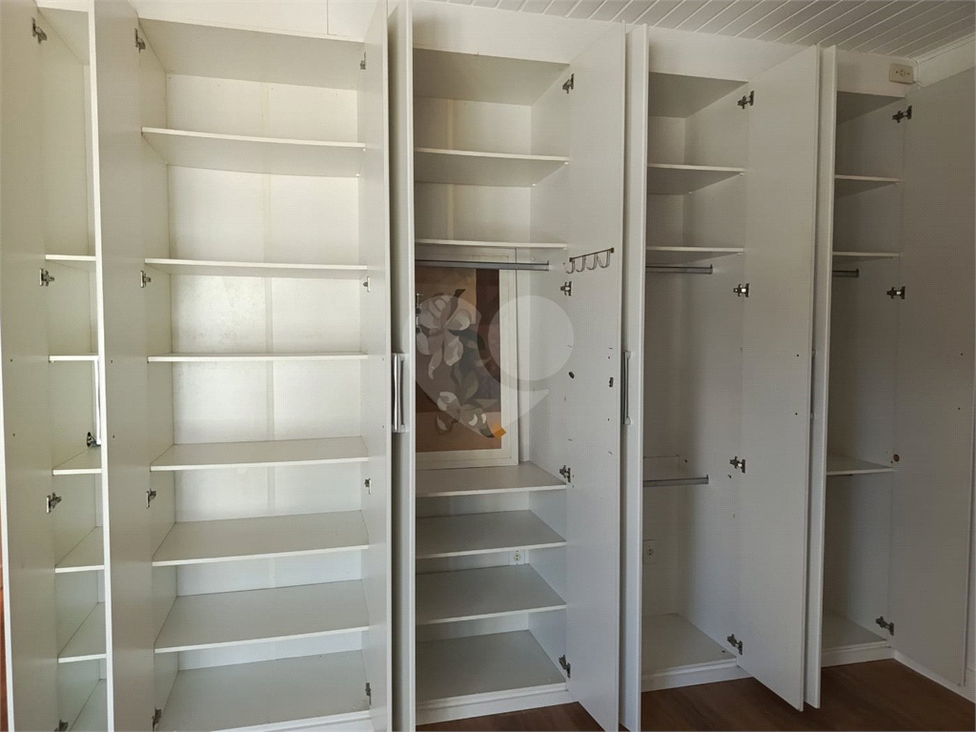 Casa à venda com 3 quartos, sendo 1 suíte, no condomínio Paraíso Classe A, Rio de Janeiro - RJ