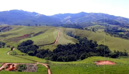 Chácara à venda no Centro, Monte Sião, MG