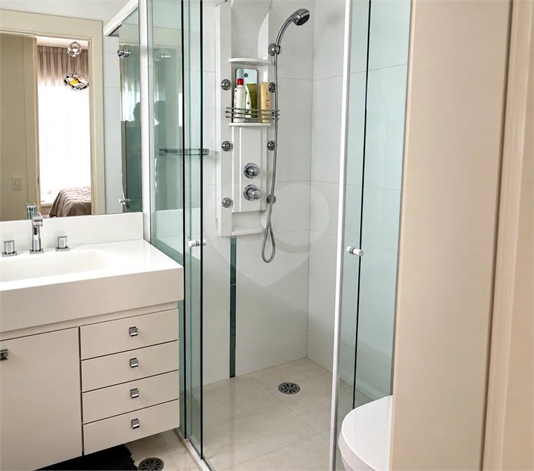 Mansão de 800 m² no Swiss Park, em São Bernardo do Campo, com 4 suítes, piscina, área gourmet, sauna e lazer completo em condomínio de alto padrão.