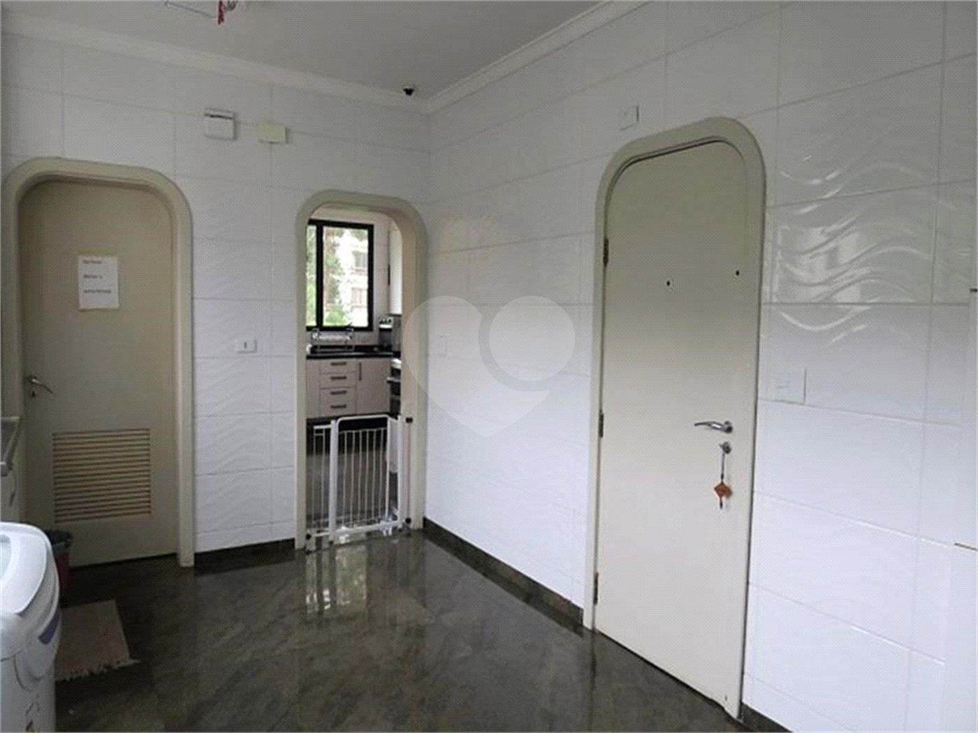 APARTAMENTO UM POR ANDAR!