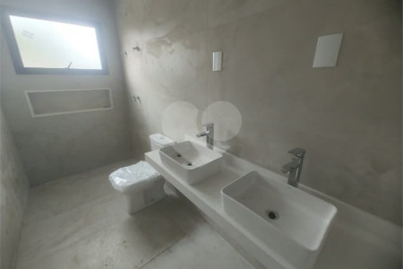 Casa exclusiva em Atibaia de alto padrão com 3 suítes, piscina, espaço gourmet, condomínio fechado, aceita financiamento