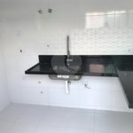 Casa à venda com 3 quartos, sendo 1 suíte, no condomínio Parque Vitória, São Paulo - SP