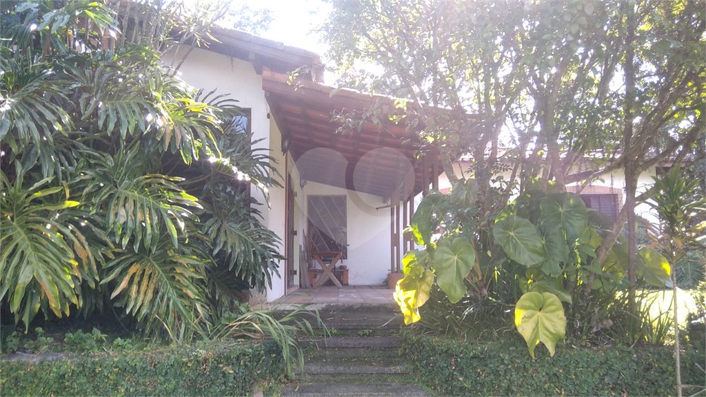 Casa à venda com 5 quartos, sendo 3 suítes, no condomínio Alpes da Cantareira, Mairiporã - SP