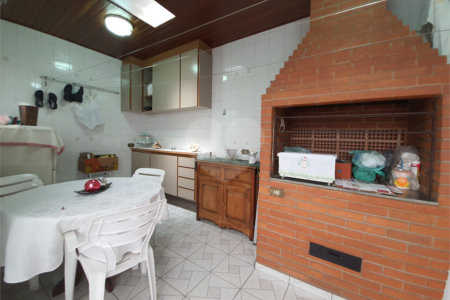 Sobrado à venda com 3 quartos, sendo 1 suíte,  em Jardim Rizzo, São Paulo, SP
