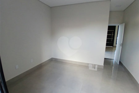 Casa à venda com 3 quartos, sendo 1 suíte, no condomínio Jardim, Sorocaba - SP