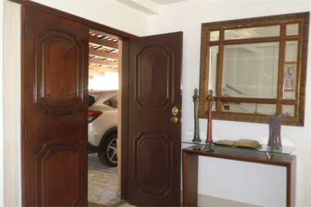 Sobrado à venda com 4 suítes em Recanto Impla, Carapicuíba, SP